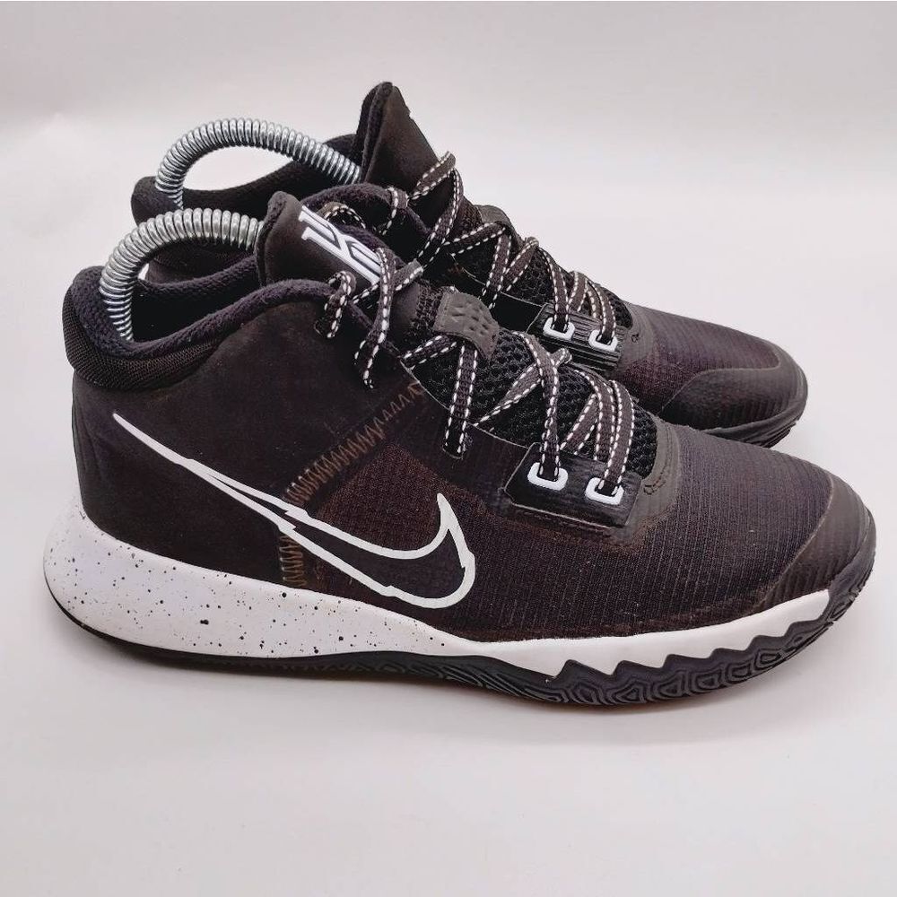 Nike Kyrie Flytrap Basketball Sneakers Youth Size 5Y Black White Womens Size 6.5